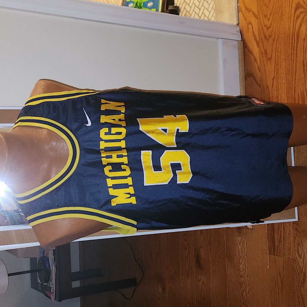 Michigan Wolverines Basketball Jersey Large(Robert "Tractor" Traylor)